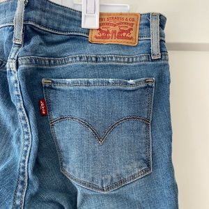Levi’s 711 skinny mid rise light blue jeans size 26